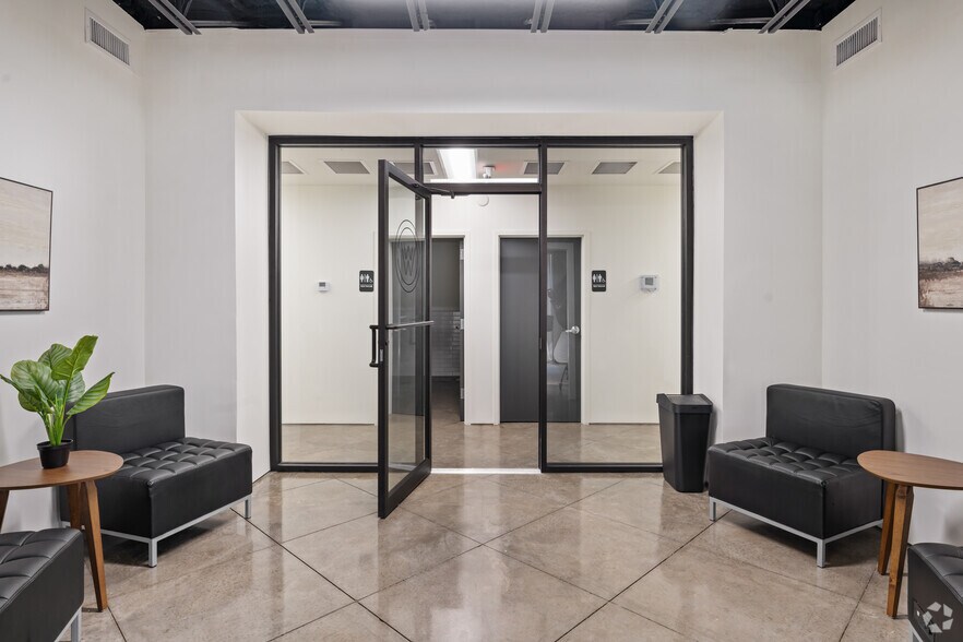 More Photos Of 2081 Columbiana Rd, Birmingham Coworking Space