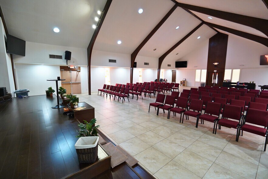 More Photos Of 6730 W Tidwell Rd, Houston Religious Facility For Lease