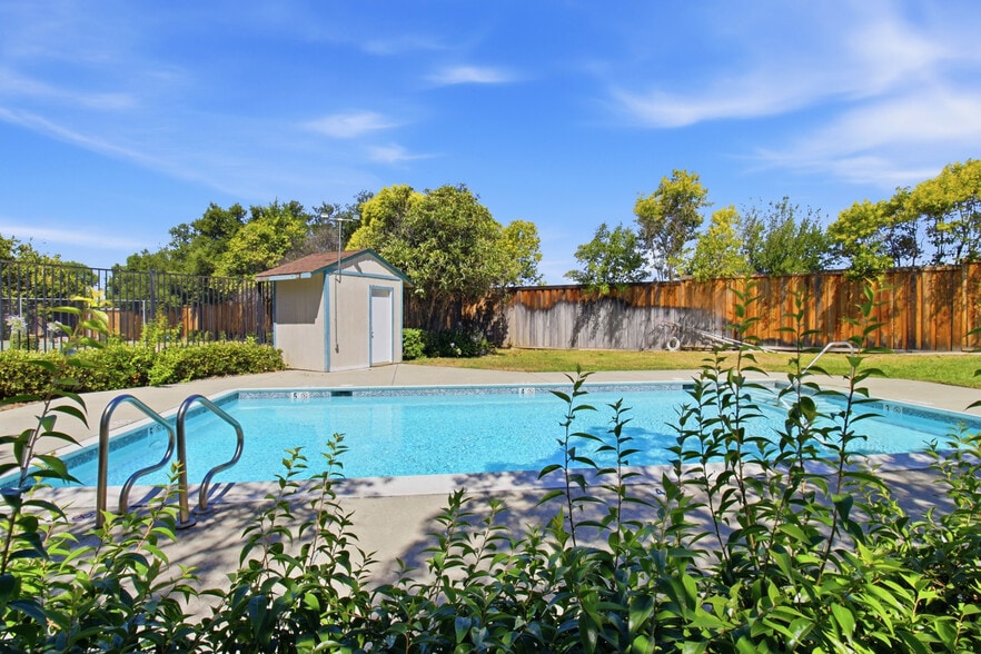 More Photos Of 3530 Silver Oaks Way, Livermore Apartments For Sale