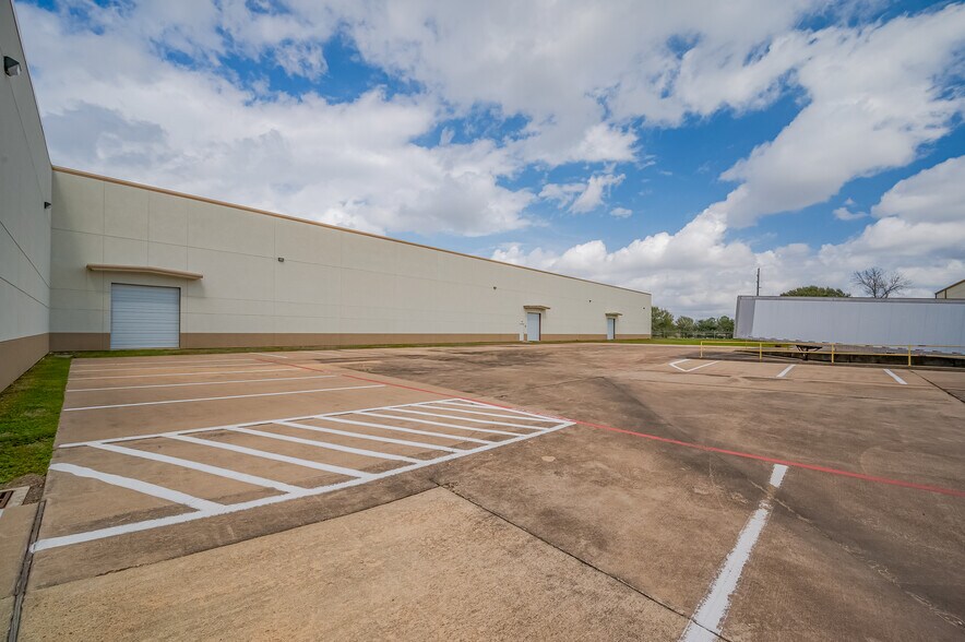 More Photos Of 12708 Jebbia Ln, Stafford Warehouse For Lease
