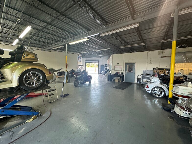 More Photos Of 10300 Us Highway 19 N, Pinellas Park Manufacturing For Sale