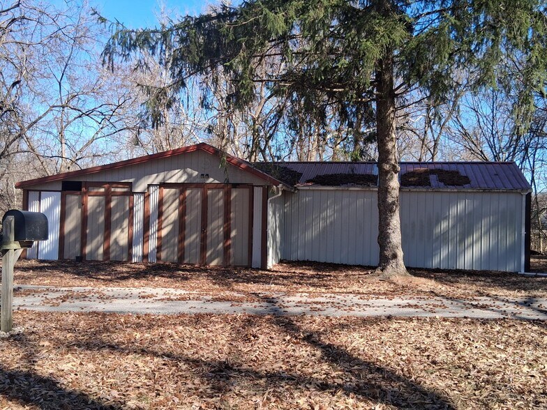 More Photos Of 2911 N Center St, Maryville Office For Sale