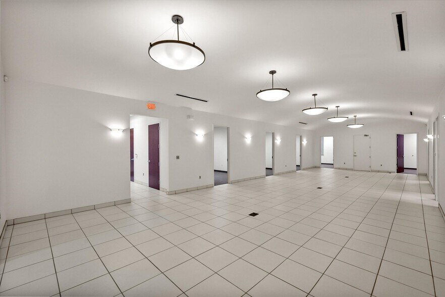 More Photos Of 820 Central Dr, Colleyville Office For Sale