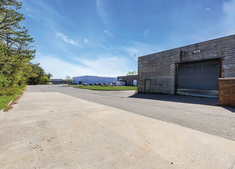 More Photos Of 171 Rodeo Dr, Edgewood Warehouse For Sale