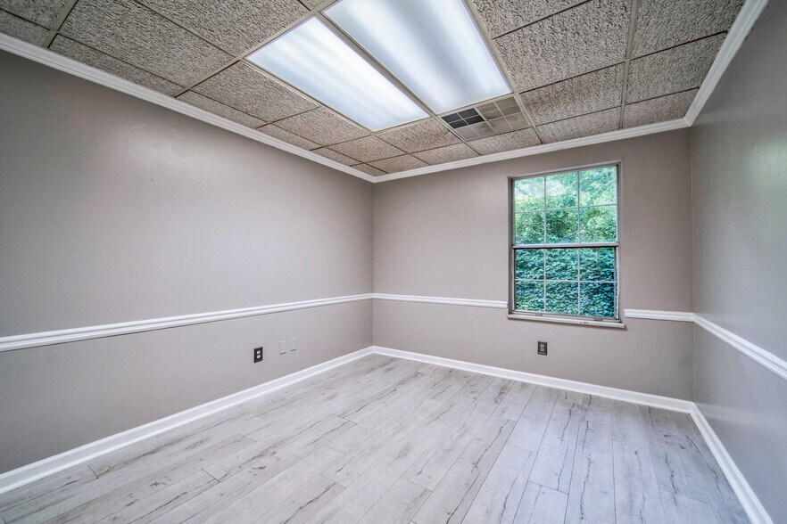More Photos Of 425 E Crossville Rd, Roswell Office Residential For Lease