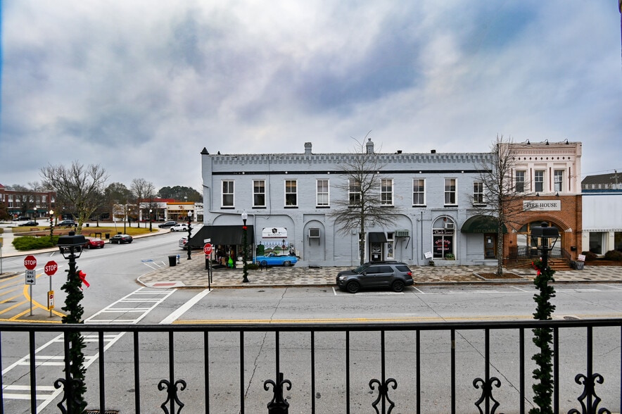 More Photos Of 1134 Clark St, Covington Bank For Lease