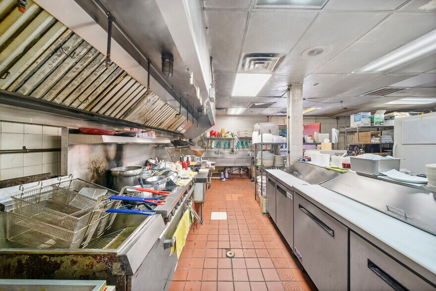 More Photos Of 514 N College Ave, Fayetteville Restaurant For Sale