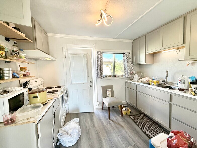 More Photos Of 83298-83420 Argus Ave, Trona Apartments For Sale