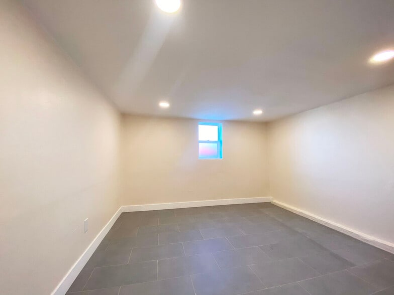 More Photos Of 1595 Pomona Ave, San Jose Warehouse For Sale
