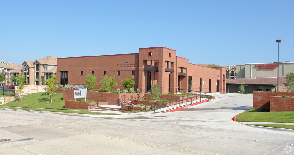 Primary Photo Of 6116 Oakbend Trl, Fort Worth Medical For Lease