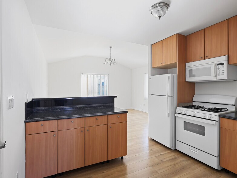 More Photos Of 1168 Justin Ave, Glendale Apartments For Sale