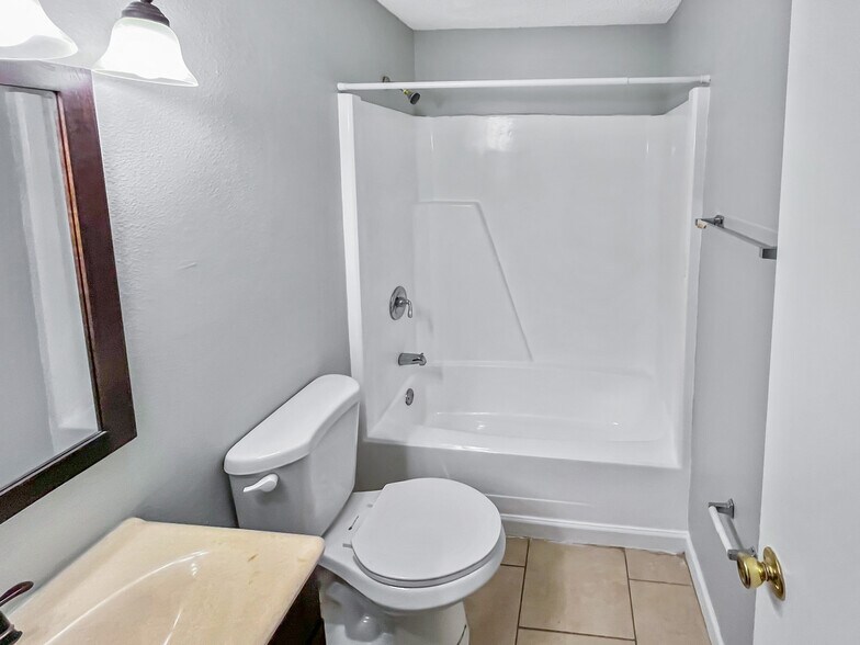 More Photos Of 609 Golden Raintree Pl, Brandon Apartments For Sale