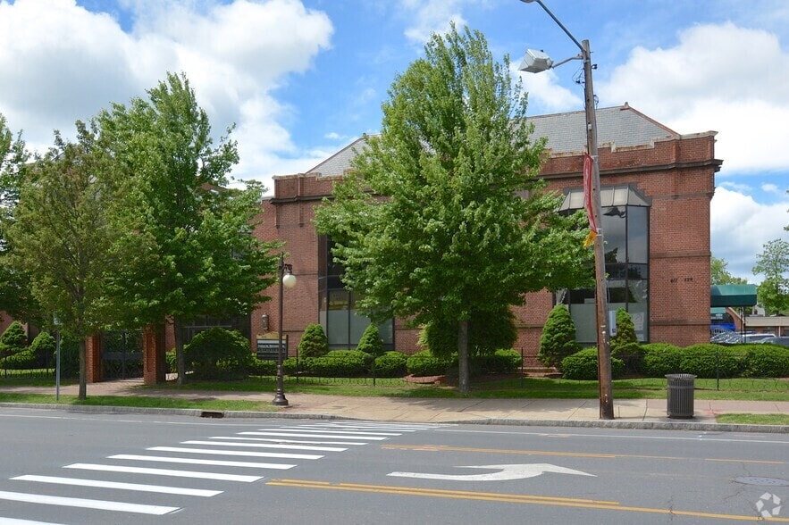 More Photos Of 417-429 Franklin Ave, Hartford Medical For Lease