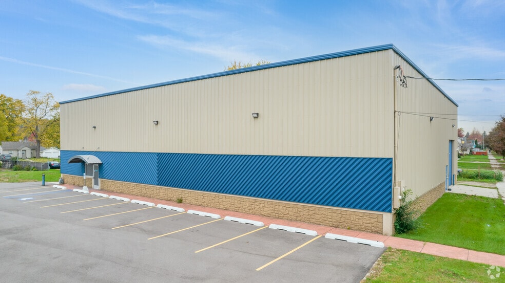 More Photos Of 1101 SW Butterworth St, Grand Rapids Warehouse For Lease