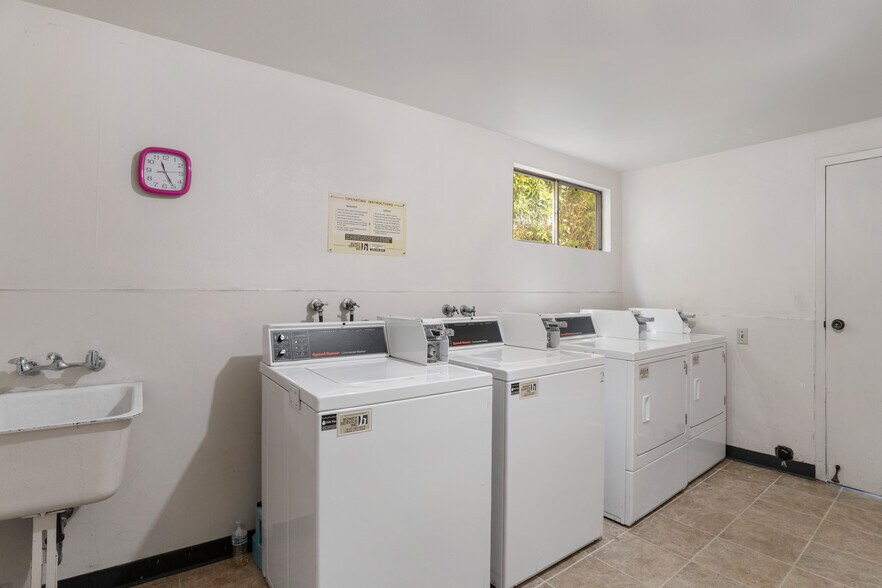 More Photos Of 5934 Buffalo Ave, Van Nuys Apartments For Sale