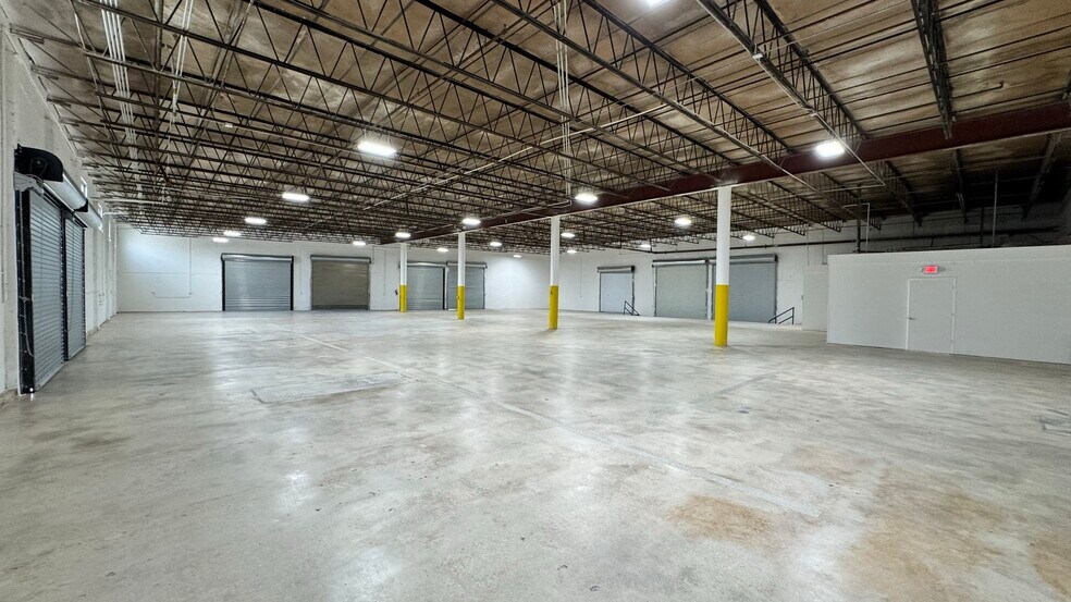 More Photos Of 7441-7571 NW 78th St, Medley Warehouse For Lease