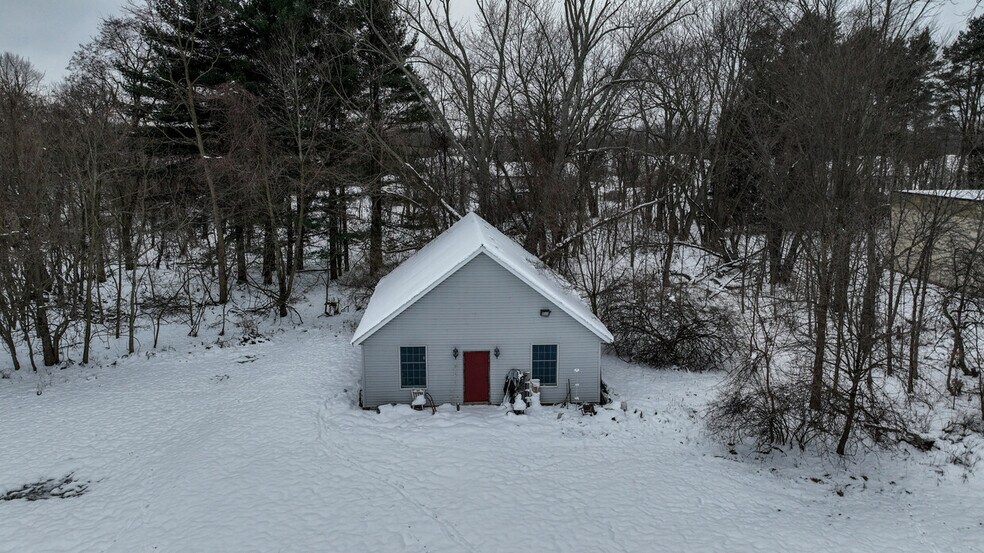 More Photos Of 17960 Pearl Rd, Strongsville Warehouse For Lease