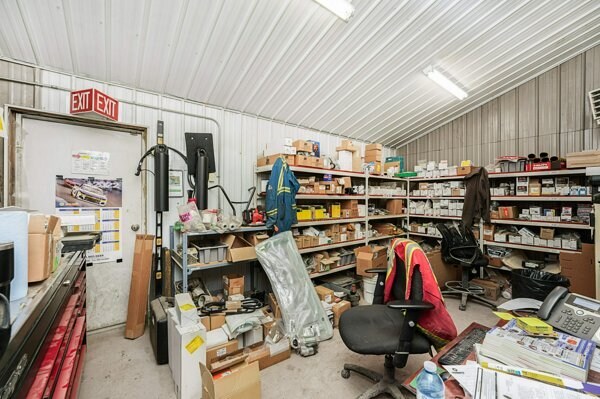 More Photos Of 30 Industrial Dr, Sylvan Lake Service For Lease