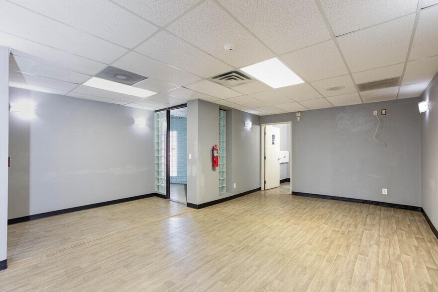 More Photos Of 872 E Sahara Ave, Las Vegas Medical For Lease