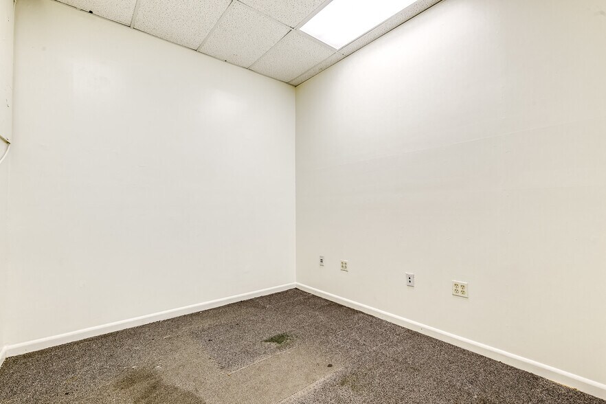 More Photos Of 811 S 21st Ave, Hollywood Freestanding For Lease