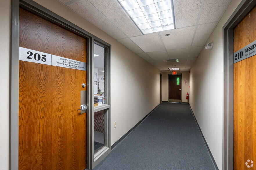 More Photos Of 28 Lord Rd, Marlborough Office For Lease