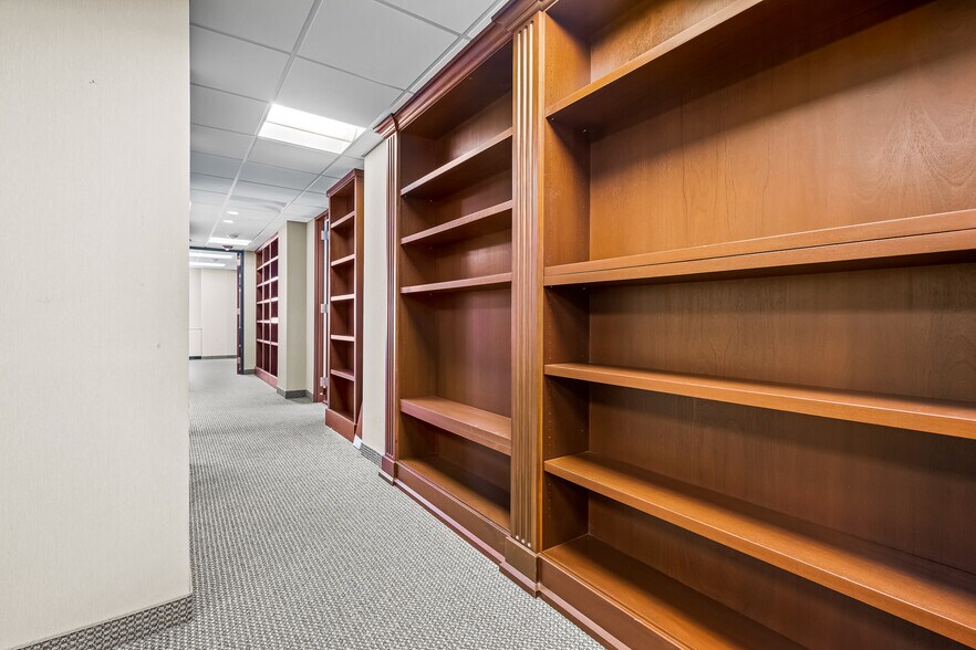 More Photos Of 615 N Upper Broadway St, Corpus Christi Office For Sale