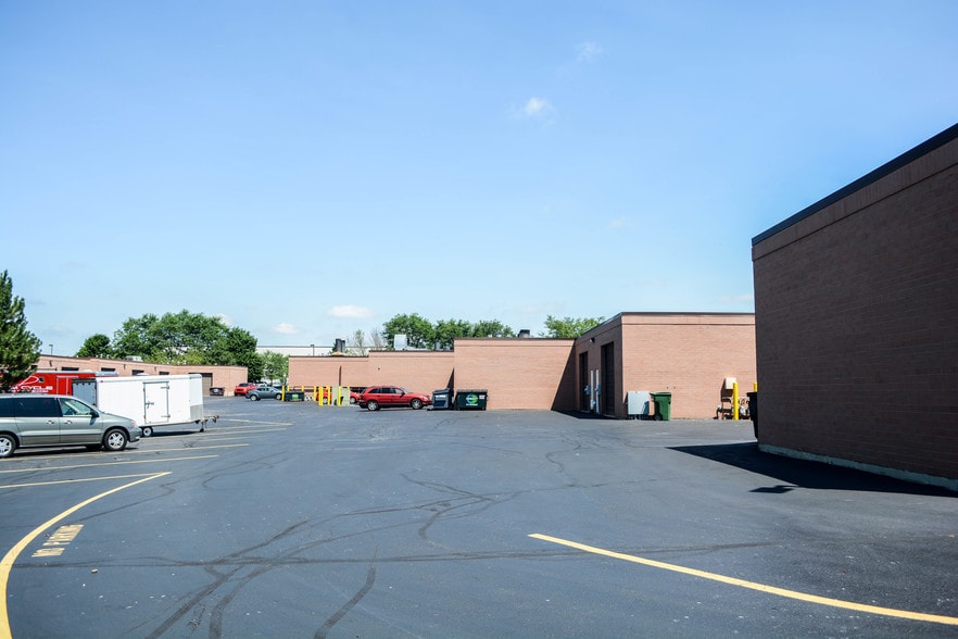 More Photos Of 500 Park Ave, Lake Villa Warehouse For Sale