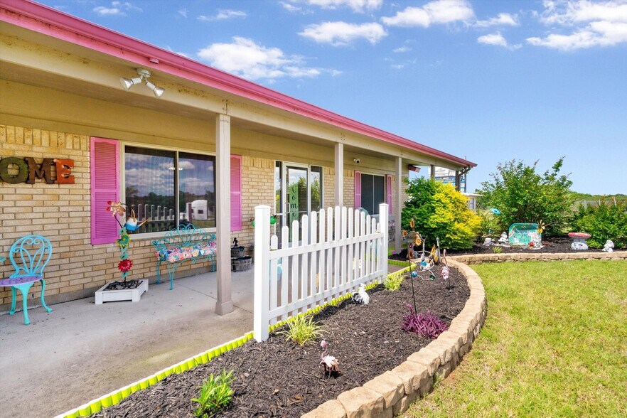 More Photos Of 5236 US-67 Hwy, Alvarado Freestanding For Sale