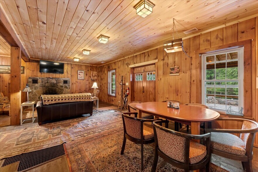 More Photos Of 746 Howe Rd, Lake Luzerne Hotel For Sale