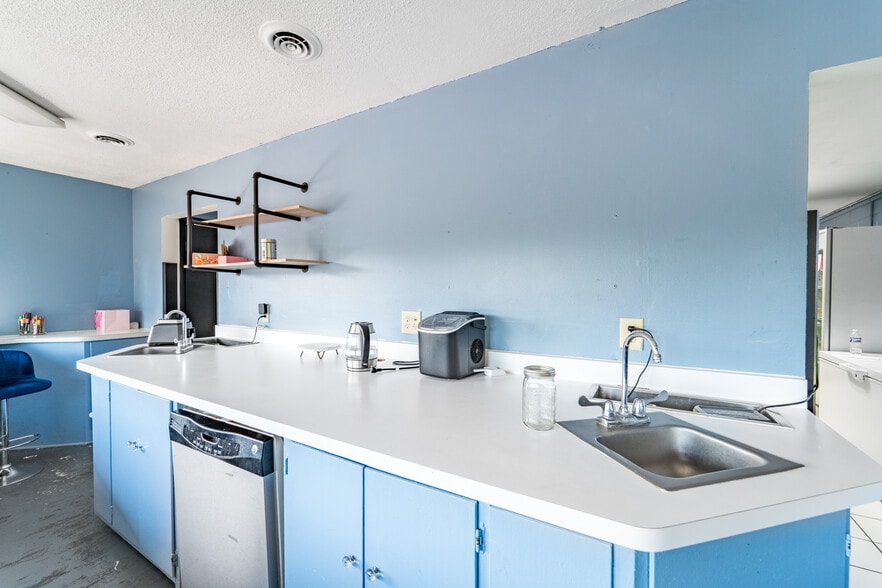 More Photos Of 1707 Merrill Ave, Wausau Freestanding For Sale