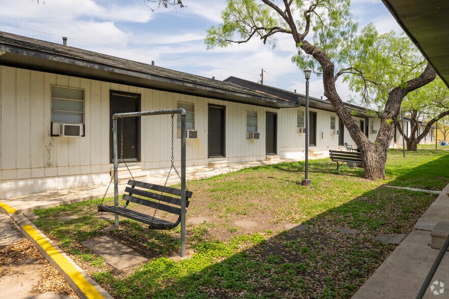 More Photos Of 1605 Water St, Kerrville Apartments For Sale