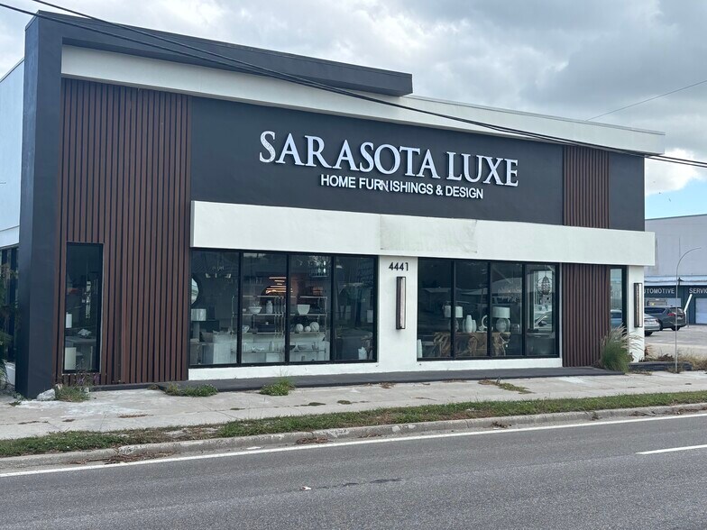More Photos Of 4441 S Tamiami Trl, Sarasota Freestanding For Sale