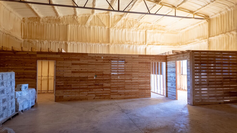 More Photos Of 625 Koloa Ave, Edmond Warehouse For Sale