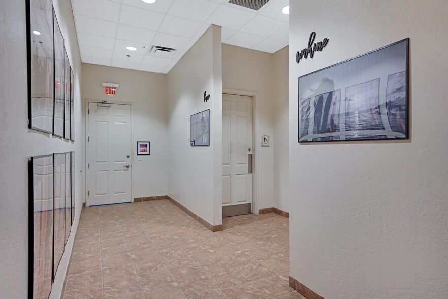 More Photos Of 10555 N 114th St, Scottsdale Office For Sale