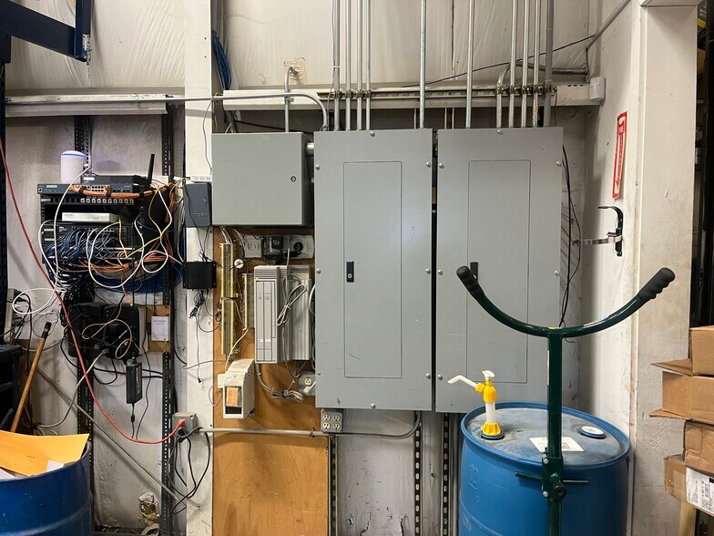 More Photos Of 2919 S Duff Ave, Ames Auto Repair For Lease