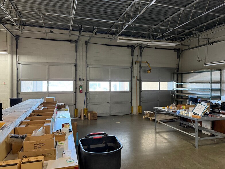More Photos Of 2635 W 7th Pl, Eugene Warehouse For Lease