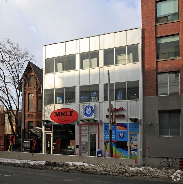 More Photos Of 300-302 Richmond St W, Toronto Storefront Retail Office For Lease