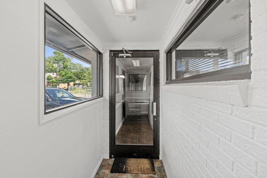 More Photos Of 2702 Flushing Rd, Flint Office For Sale