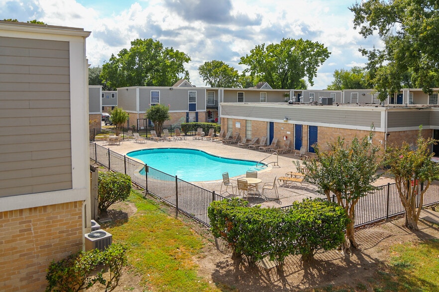 More Photos Of 8600 Theta St, Houston Apartments For Sale