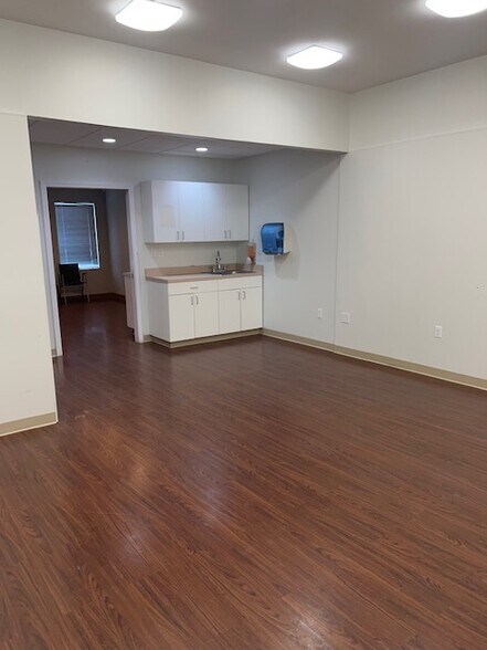 More Photos Of 1449 Old Waterbury Rd, Southbury Office For Sale