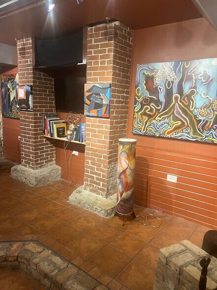 More Photos Of 418-420 E State St, Rockford Storefront For Sale