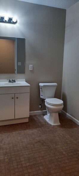 More Photos Of 6615 Dorothy Ln, Jonesboro Office Residential For Lease