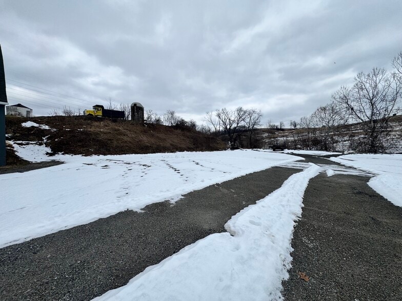 More Photos Of 797 Carlton Dr, Bentleyville Warehouse For Lease