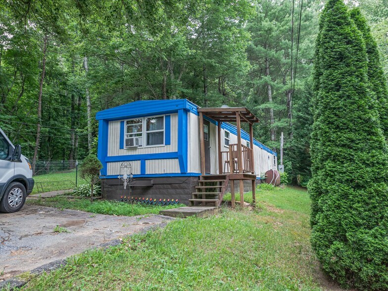 More Photos Of 40 Hemlock Hill Dr, Arden Manufactured Housing Mobile Home Park For Sale