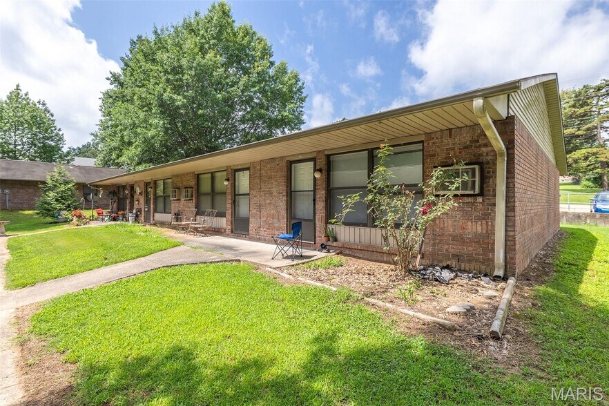 More Photos Of 2733 Holly Trl, Poplar Bluff Apartments For Sale