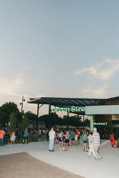 More Photos Of SEC of 2nd & Green St, Lee's Summit Restaurant For Lease