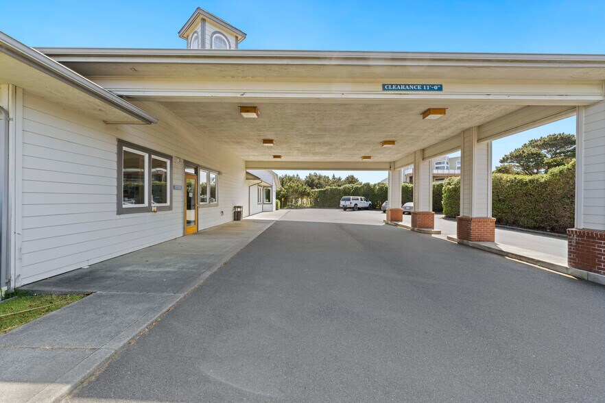 More Photos Of 1865 Beach Loop Dr, Bandon Hotel For Sale