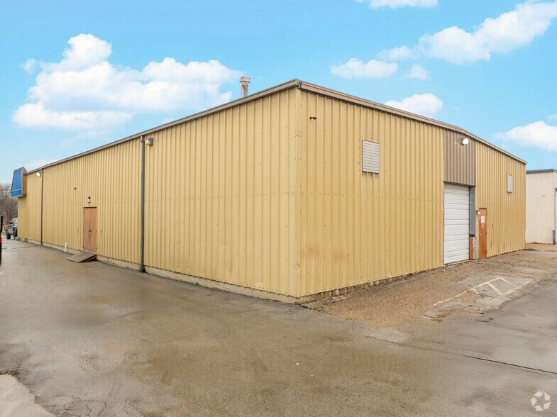 More Photos Of 910 S Cedar Ridge Dr, Duncanville Freestanding For Sale