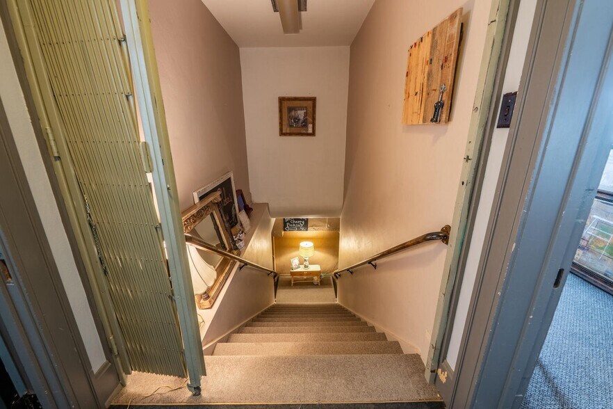 More Photos Of 337 N Main St, West Bend General Retail For Lease