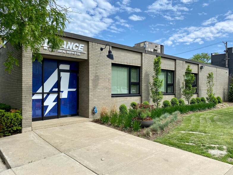 More Photos Of 263 N Oakley Blvd, Chicago Warehouse For Sale